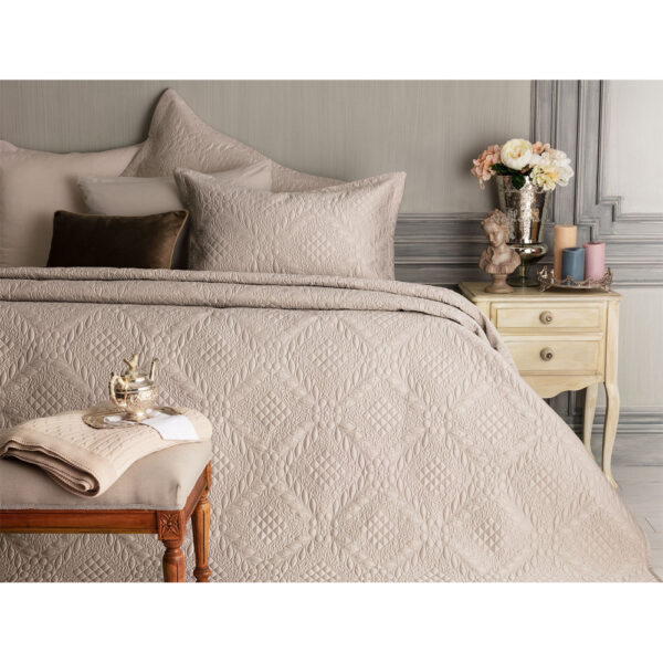 Bedsprei “Glory” Matmazel 3-delig, 240×260 cm, + 2x 50×70 cm – Taupe